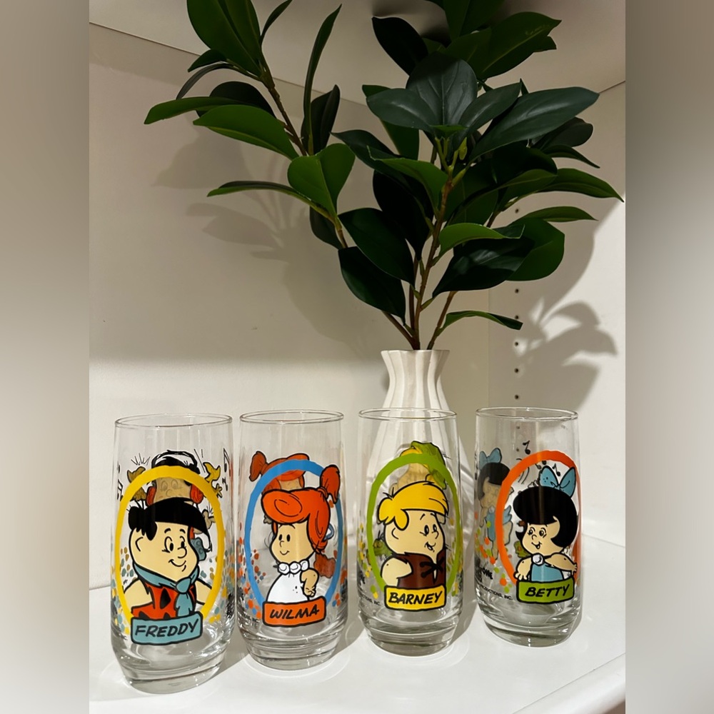 VINTAGE 1986 Flintstone Kids Pizza Hut Drinkware, Full Set of 4 GLASSES!